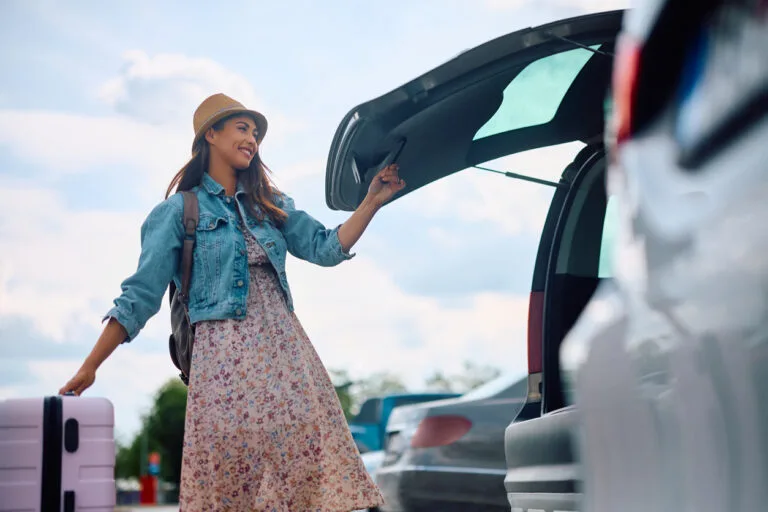 Sedan Airport Transfer Passenger Loading Luggage Istanbul